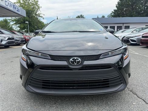 Used 2025 Toyota Corolla LE FWD image 2
