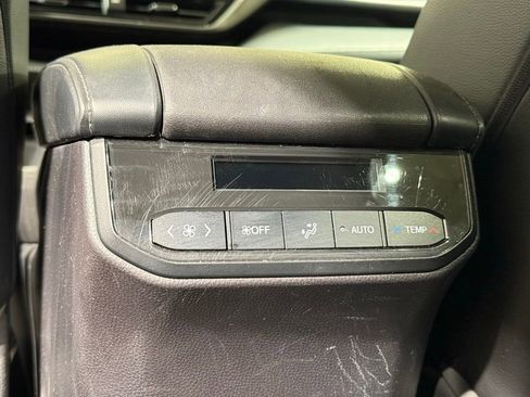 Used 2023 Toyota Highlander XLE AWD/4WD image 22