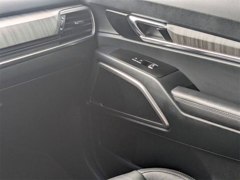 Used 2024 Kia Telluride EX w/ EX Captain's Chair Package image 14