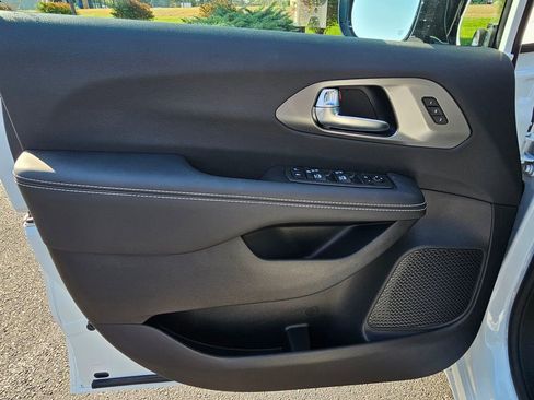 New 2026 Chrysler Pacifica Limited w/ S Appearance Package image 11