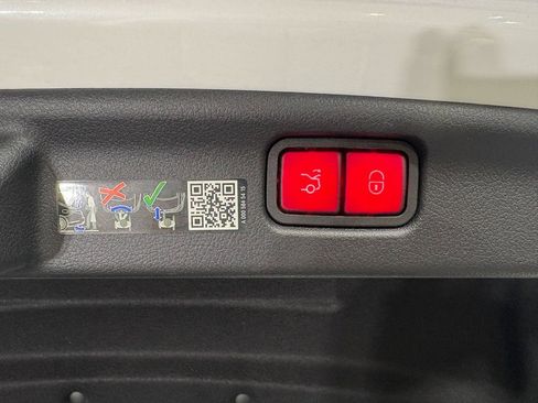 Used 2023 Mercedes-Benz C 43 AMG 4MATIC Sedan image 37