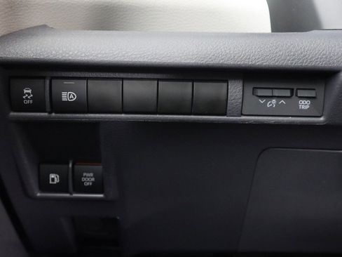 Used 2023 Toyota Sienna XLE image 20