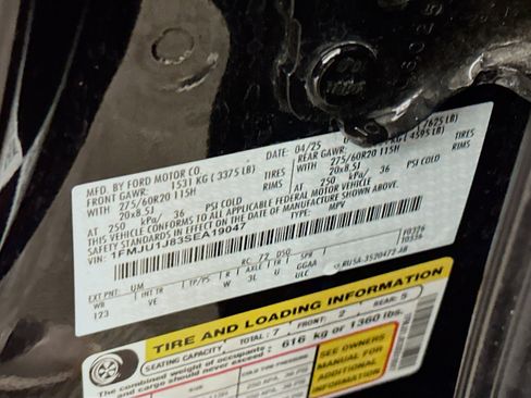 Used 2025 Ford Expedition Active AWD/4WD image 12