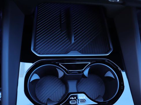 Used 2025 BMW 530i w/ Executive Package image 39