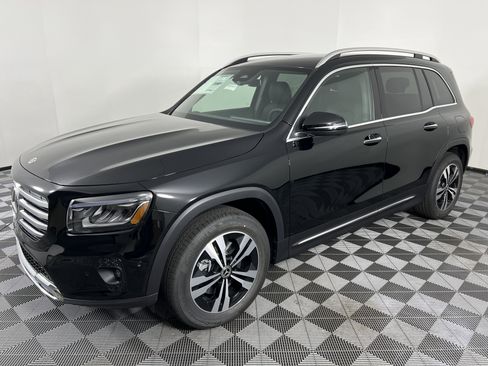 Used 2025 Mercedes-Benz GLB 250 4MATIC image 7