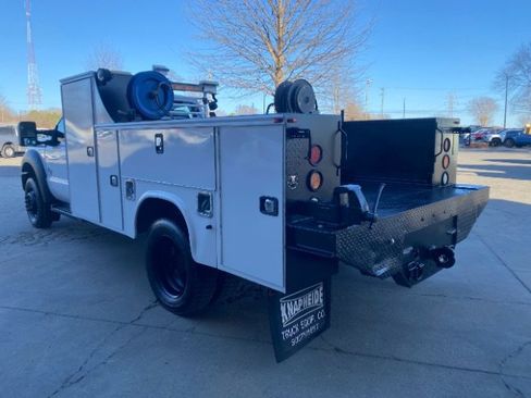 Used 2014 Ford F550 4x4 Regular Cab Super Duty image 3