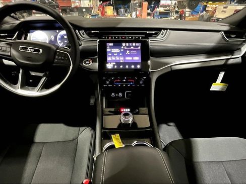 New 2025 Jeep Grand Cherokee L Laredo w/ Luxury Tech Group I image 5