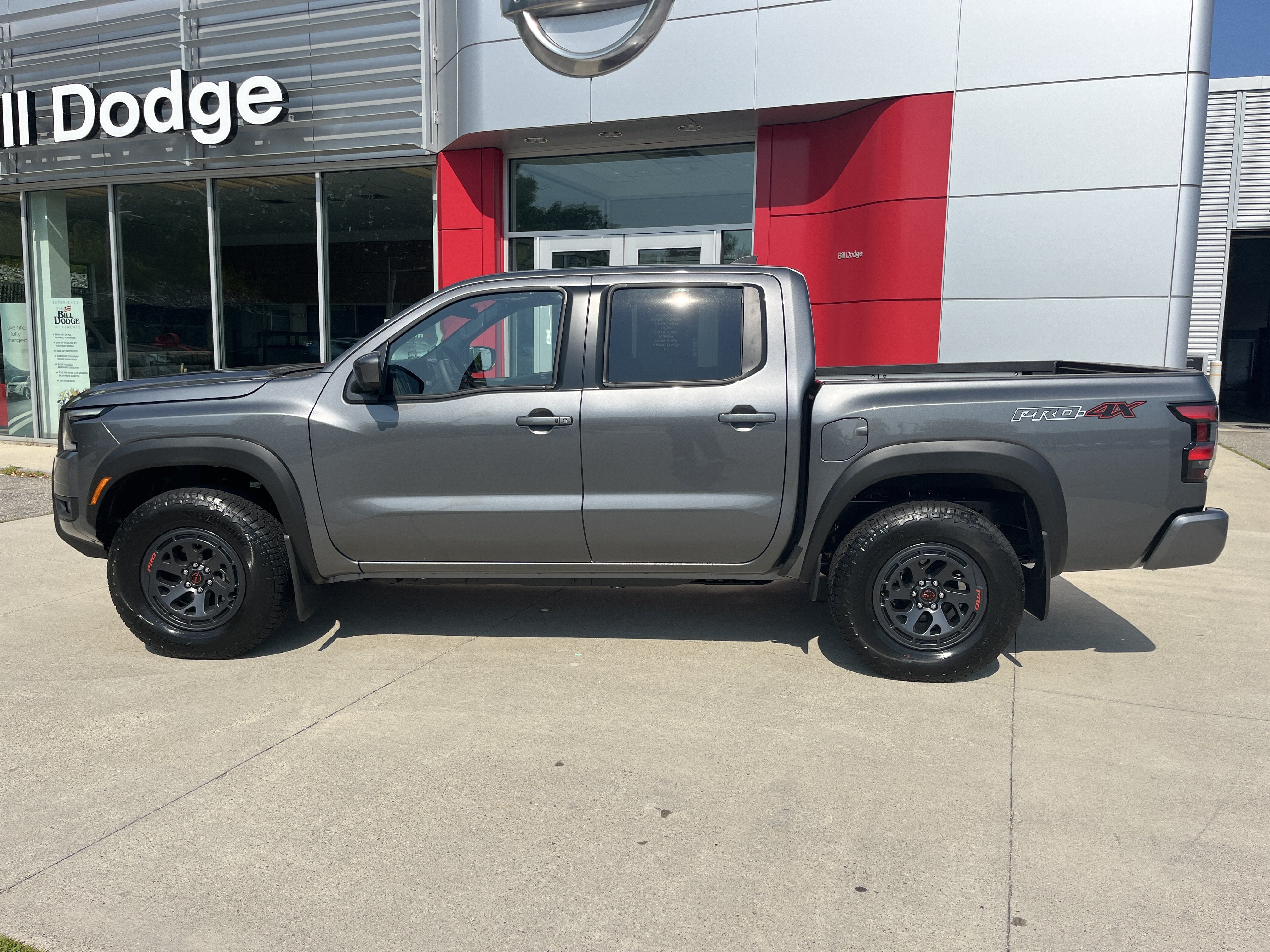 New 2026 Nissan Frontier PRO-4X w/ Pro-4x Convenience Package AWD/4WD image 2
