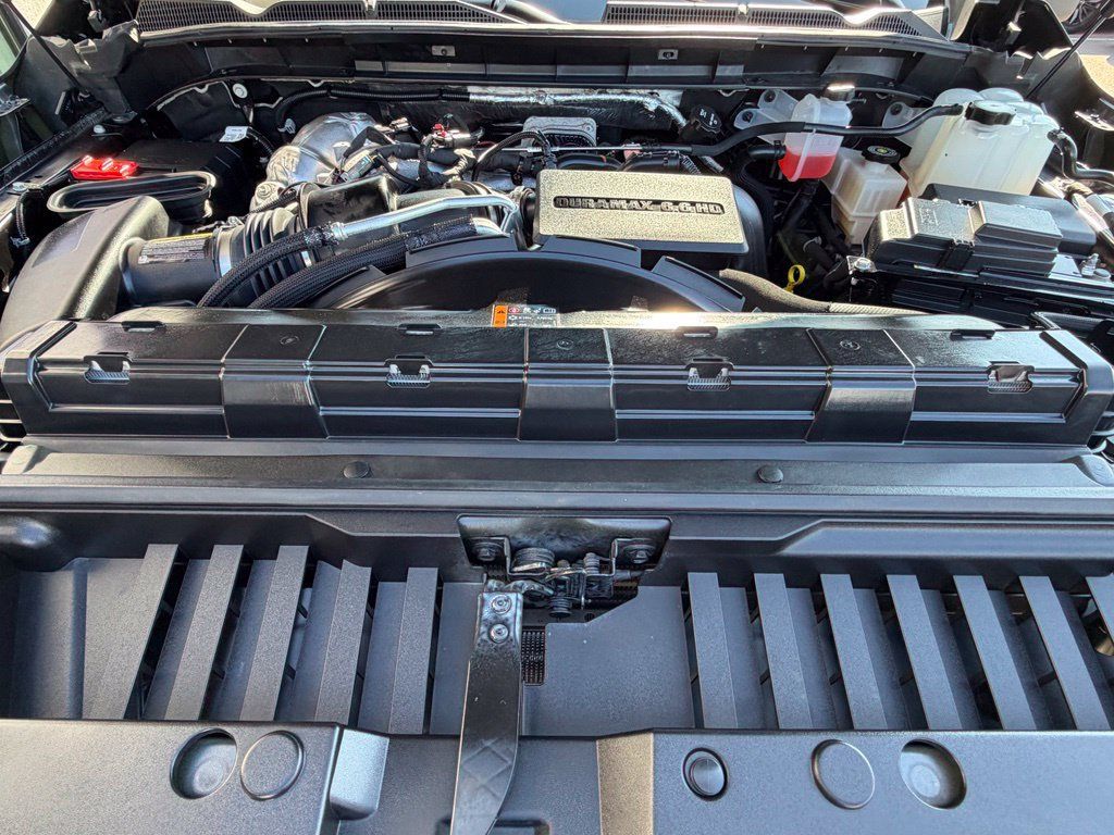 Used 2025 GMC Sierra 2500 AT4 w/ AT4 Preferred Package AWD/4WD image 7