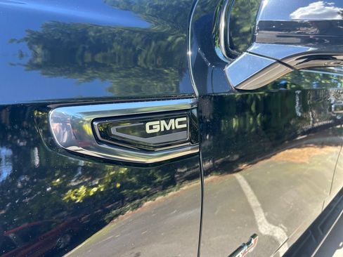Used 2024 GMC Yukon XL AT4 w/ Technology Package AWD/4WD image 31