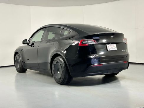 Used 2021 Tesla Model Y Long Range image 6