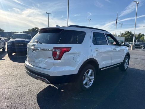 Used 2017 Ford Explorer XLT w/ Equipment Group 202A AWD/4WD image 7