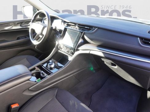 Used 2022 Jeep Grand Cherokee L Laredo w/ Luxury Tech Group I image 19