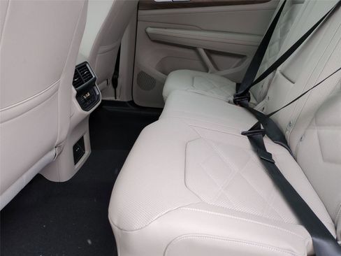 New 2026 Volkswagen Atlas SE image 17