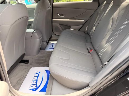 Used 2024 Hyundai Elantra SEL FWD image 13