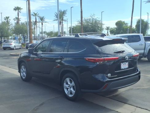 Used 2023 Toyota Highlander LE FWD image 6