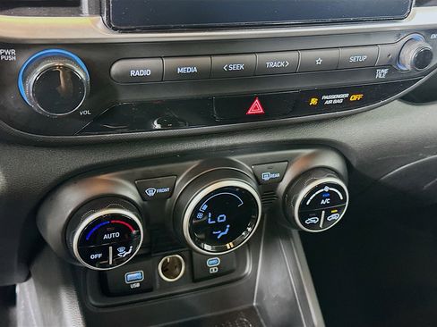 Used 2025 Hyundai Venue SEL image 23