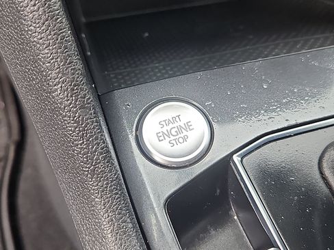 Certified 2021 Volkswagen Tiguan SE w/ Panoramic Sunroof Package image 15