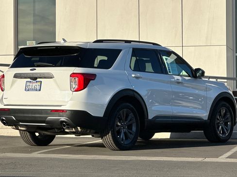 Used 2022 Ford Explorer XLT w/ Equipment Group 202A image 3