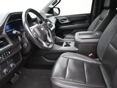 Used 2022 Chevrolet Suburban LT w/ Luxury Package RWD image 12