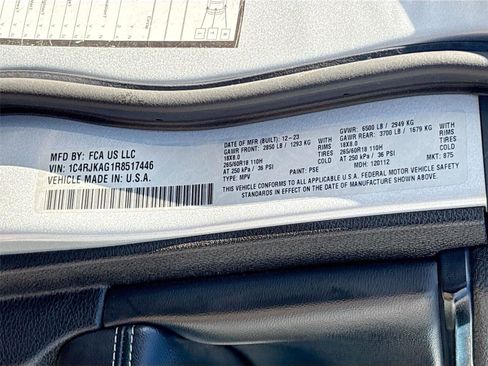 Used 2024 Jeep Grand Cherokee L Laredo image 37