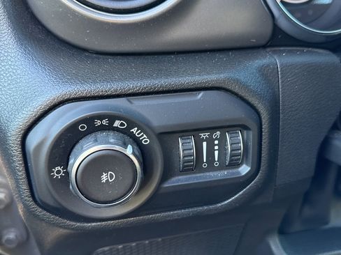 Used 2022 Jeep Wrangler Unlimited Sport image 14