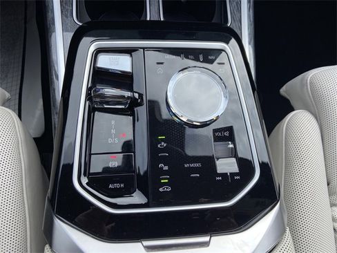 Certified 2023 BMW 760i xDrive w/ Parking Assistance Package image 20