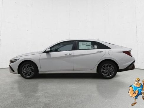 Certified 2025 Hyundai Elantra Blue image 6