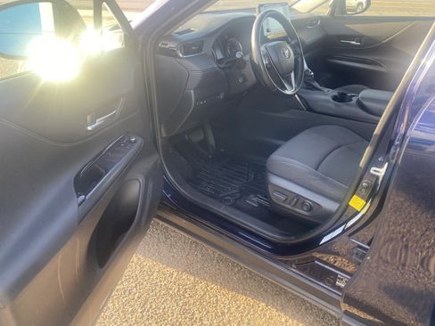 Used 2021 Toyota Venza LE w/ Carpet Mat Package (TMS) AWD/4WD image 9