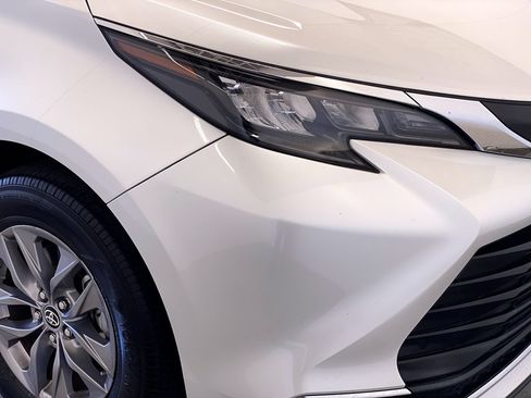 Used 2024 Toyota Sienna XLE w/ XLE Plus Package AWD/4WD image 11