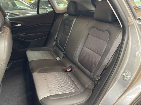 Used 2025 Chevrolet Trax LT image 37