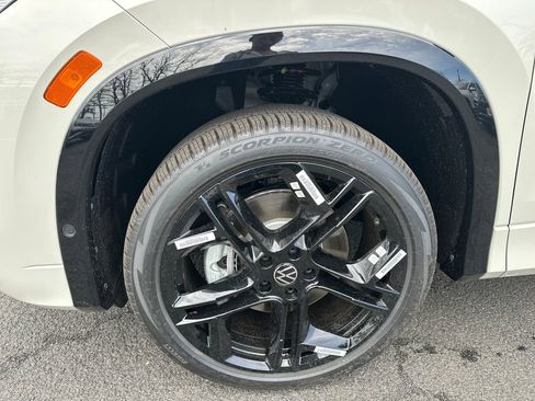 New 2026 Volkswagen Tiguan SE R-Line AWD/4WD image 2
