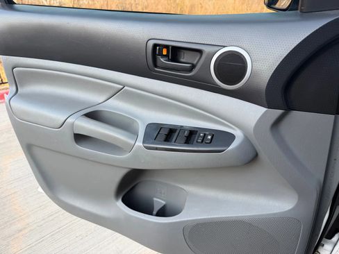 Used 2012 Toyota Tacoma 4x4 Double Cab w/ SR5 Pkg image 16