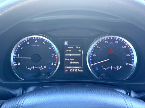 Used 2019 Toyota Highlander LE image 27