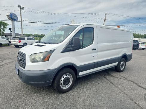 Used 2016 Ford Transit 250 130 Low Roof RWD image 2