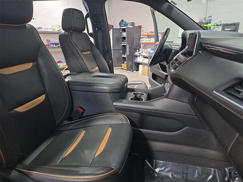 Used 2021 GMC Yukon XL AT4 w/ Technology Package image 10