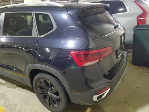 Used 2023 Volkswagen Taos SE w/ Panoramic Sunroof Package AWD/4WD image 4