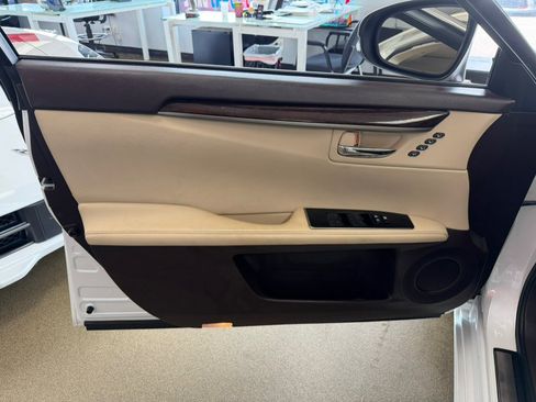 Used 2017 Lexus ES 350 w/ Luxury Package FWD image 19