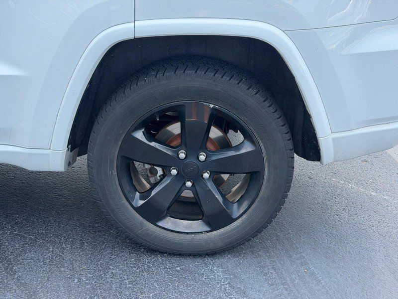 Used 2015 Jeep Grand Cherokee Altitude AWD/4WD image 8