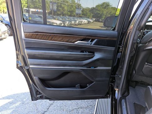 Used 2022 Jeep Grand Wagoneer Series II w/ Convenience Group III AWD/4WD image 44