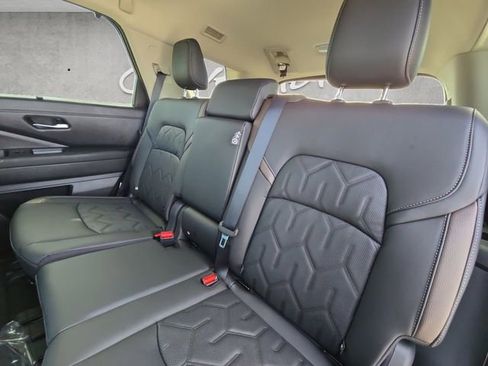 New 2026 Nissan Pathfinder Platinum FWD image 22