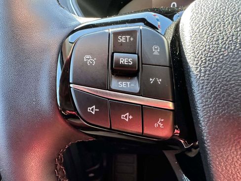 Used 2025 Ford Escape SE image 17