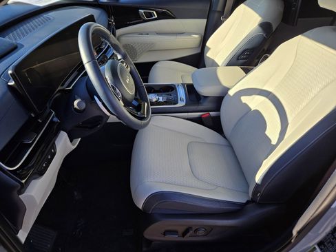 Certified 2025 Kia Carnival SX Prestige image 11