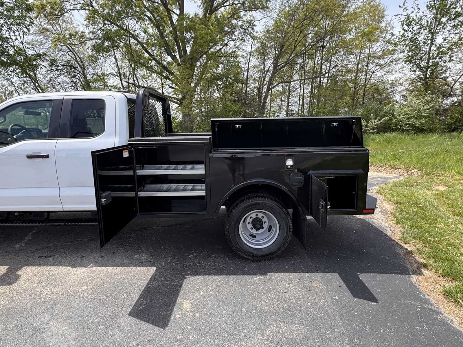 New 2025 Ford F350 XL w/ XL Chrome Package AWD/4WD image 3