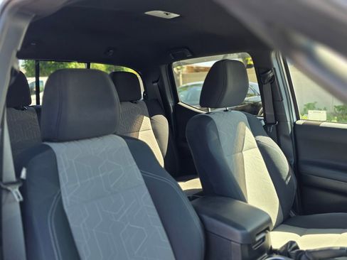 Used 2020 Toyota Tacoma TRD Sport w/ Technology Package AWD/4WD image 10