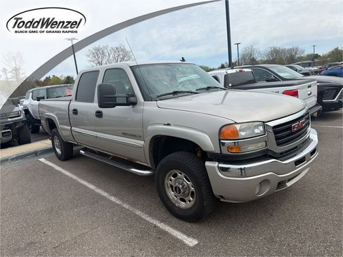 Used 2006 GMC Sierra 2500 SLE w/ Skid Plate Package AWD/4WD image 1