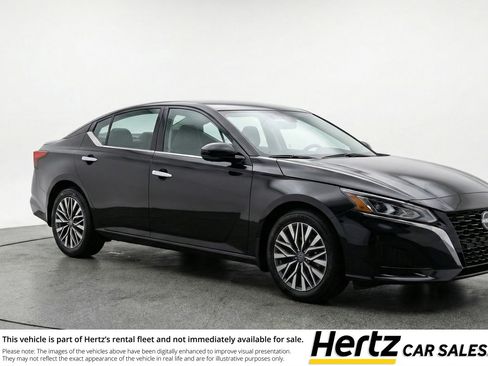 Used 2025 Nissan Altima 2.5 SV image 1