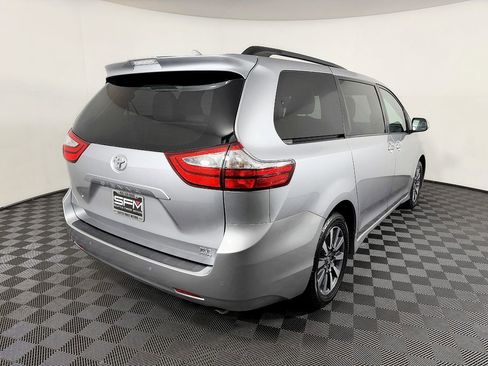 Used 2018 Toyota Sienna XLE w/ XLE Navigation Package AWD/4WD image 9