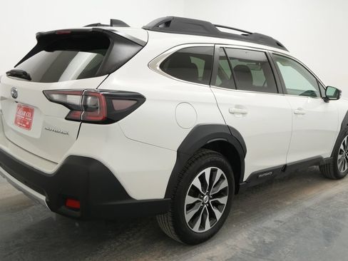Used 2023 Subaru Outback Limited AWD/4WD image 9