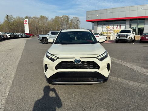 Used 2022 Toyota RAV4 SE image 2